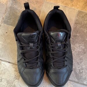 New Balance Men's 8.5 woman’s 10 Black Athletic Lace-Up Sneakers